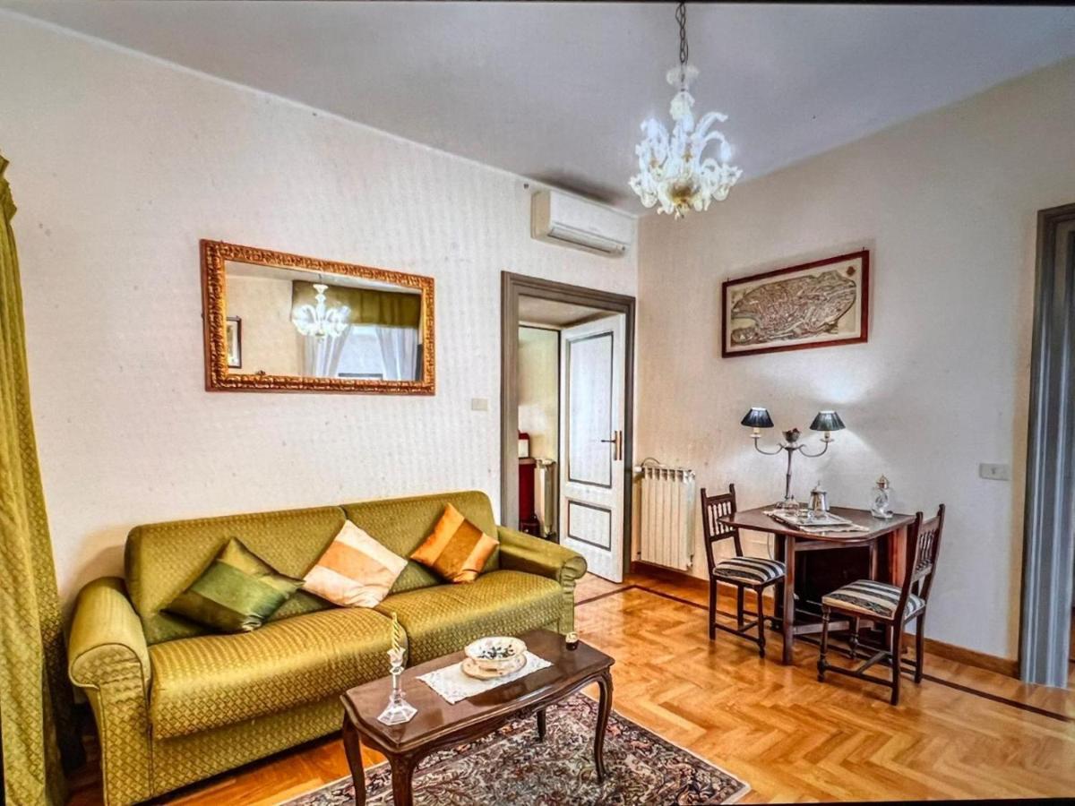 Appartamento Adorable Flat By Barberini Trevi Fountain *