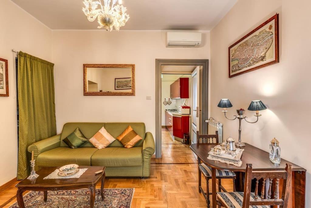 Apartamento Adorable Flat By Barberini Trevi Fountain *