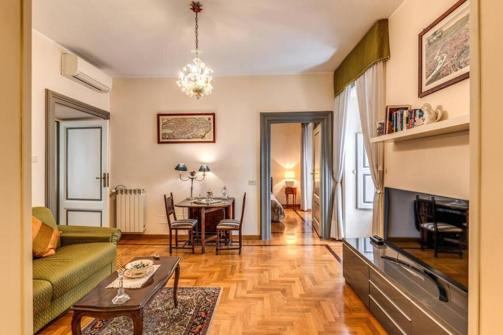 Appartamento Adorable Flat By Barberini Trevi Fountain