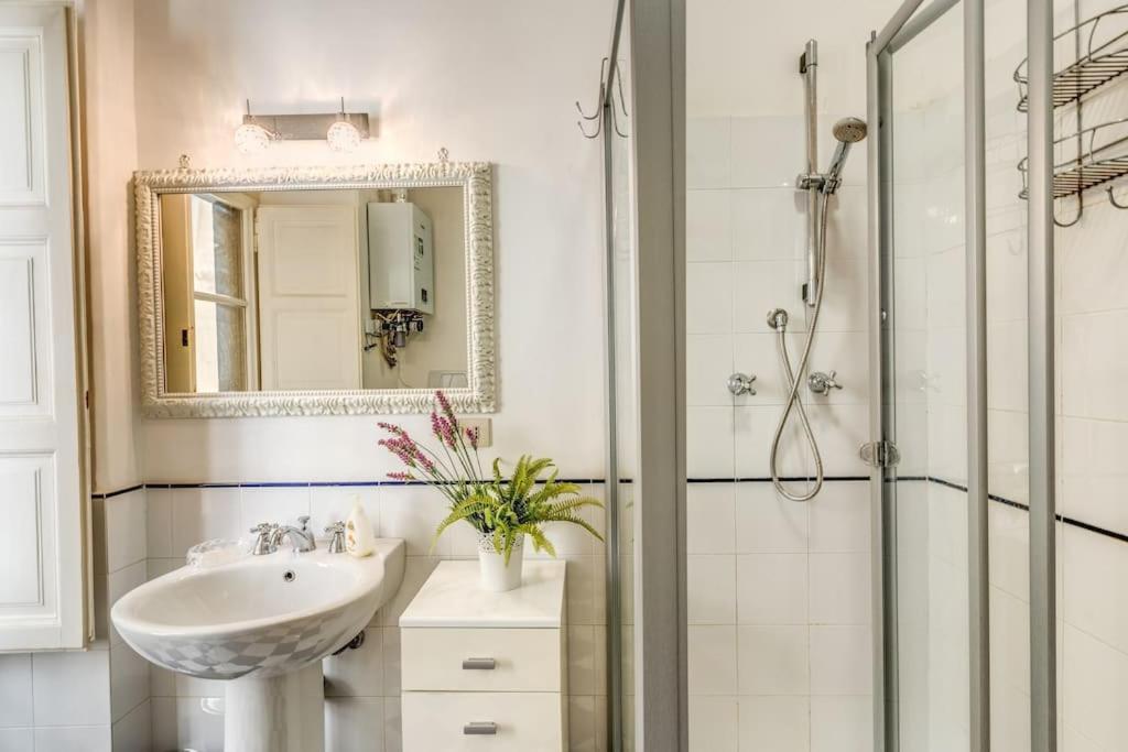 Apartamento Adorable Flat By Barberini Trevi Fountain *